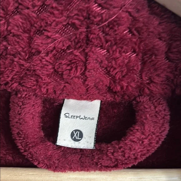 Luxurious Burgundy Robe - Picture 2 of 2